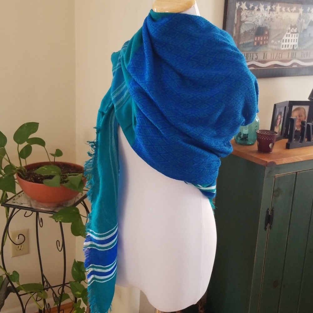 LARGE 💙💚 SHAWL/SCARF - Picture 4 of 8